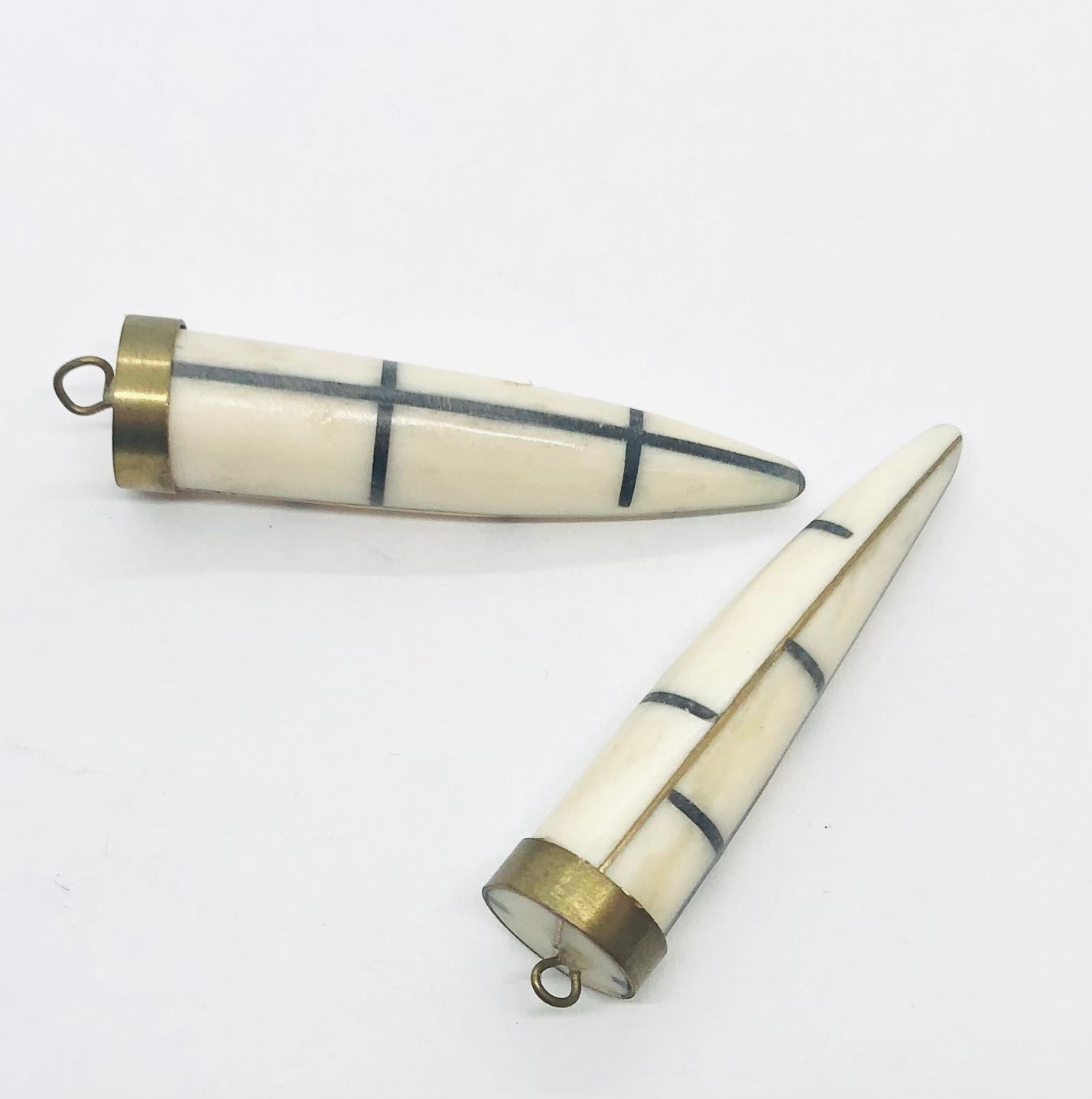 Pendant. Indian tusk style